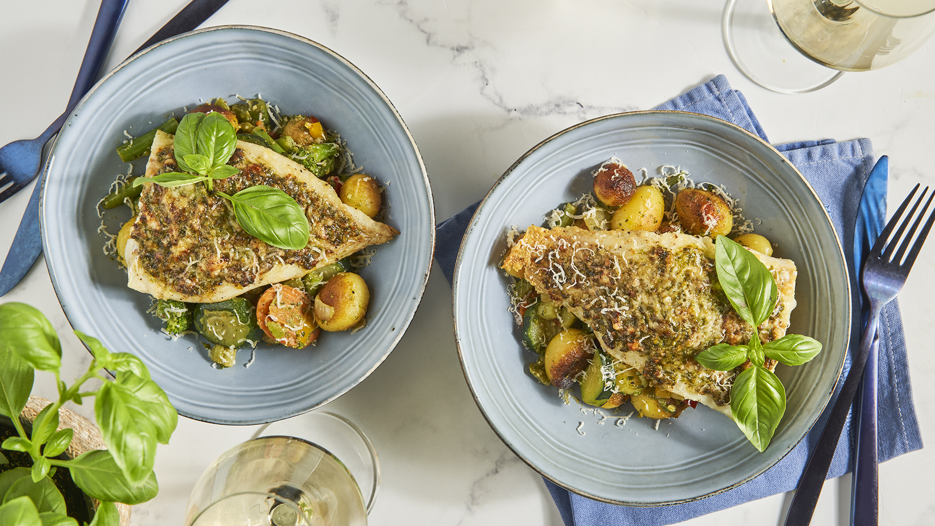 Gebakken kabeljauwfilet met pesto en Parmezaanse kaas