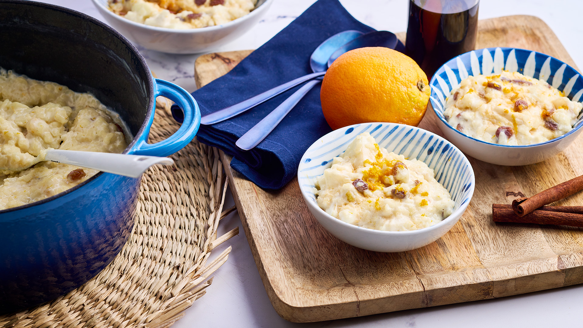 Rijstepap met appel, peer, rozijntjes en kaneel
