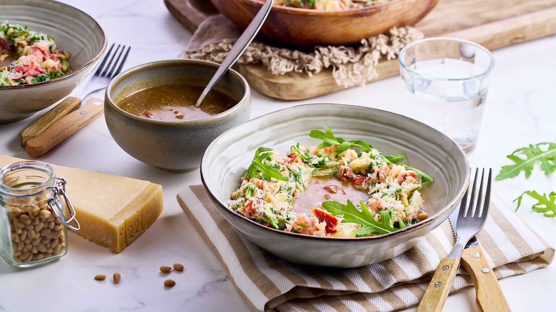 Italiaanse stamppot met rucola, gedroogde tomaatjes en salami