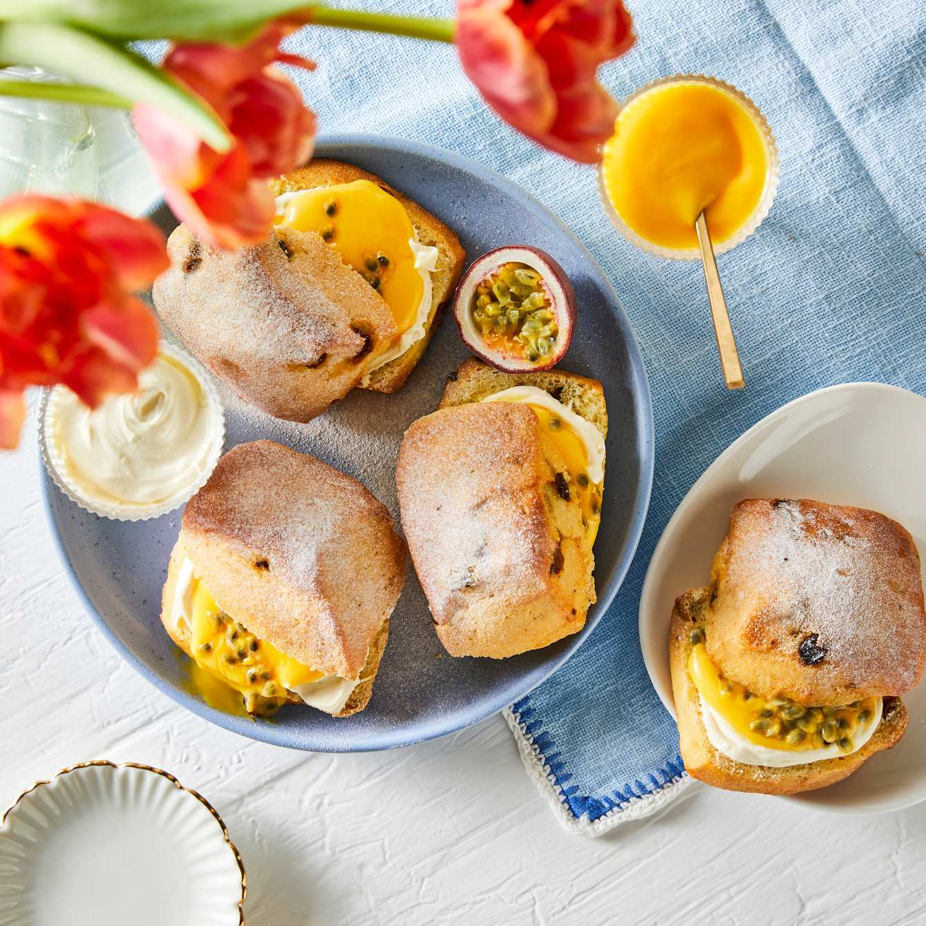 Scones met advocaat en passievrucht