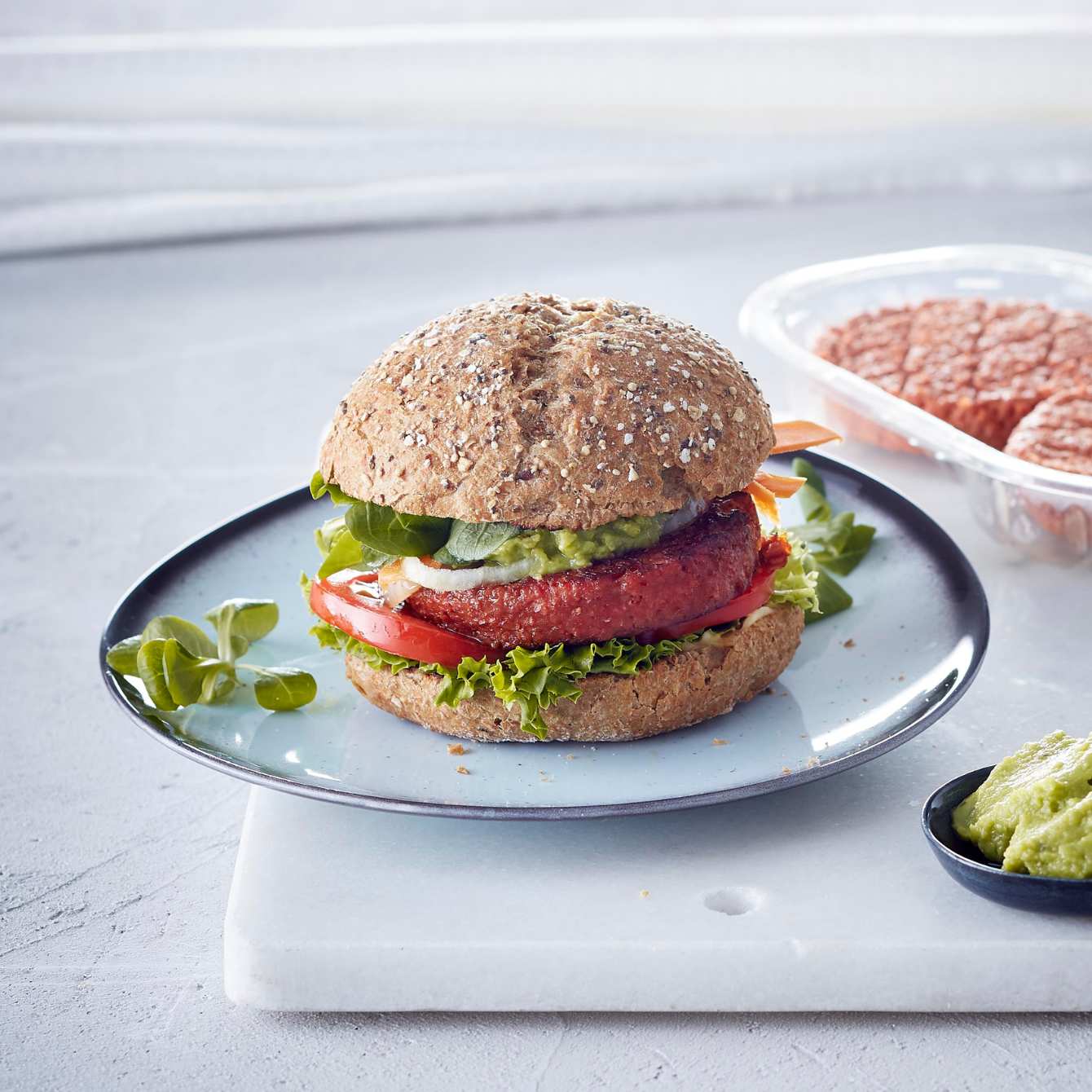 Vegan burger met guacamole