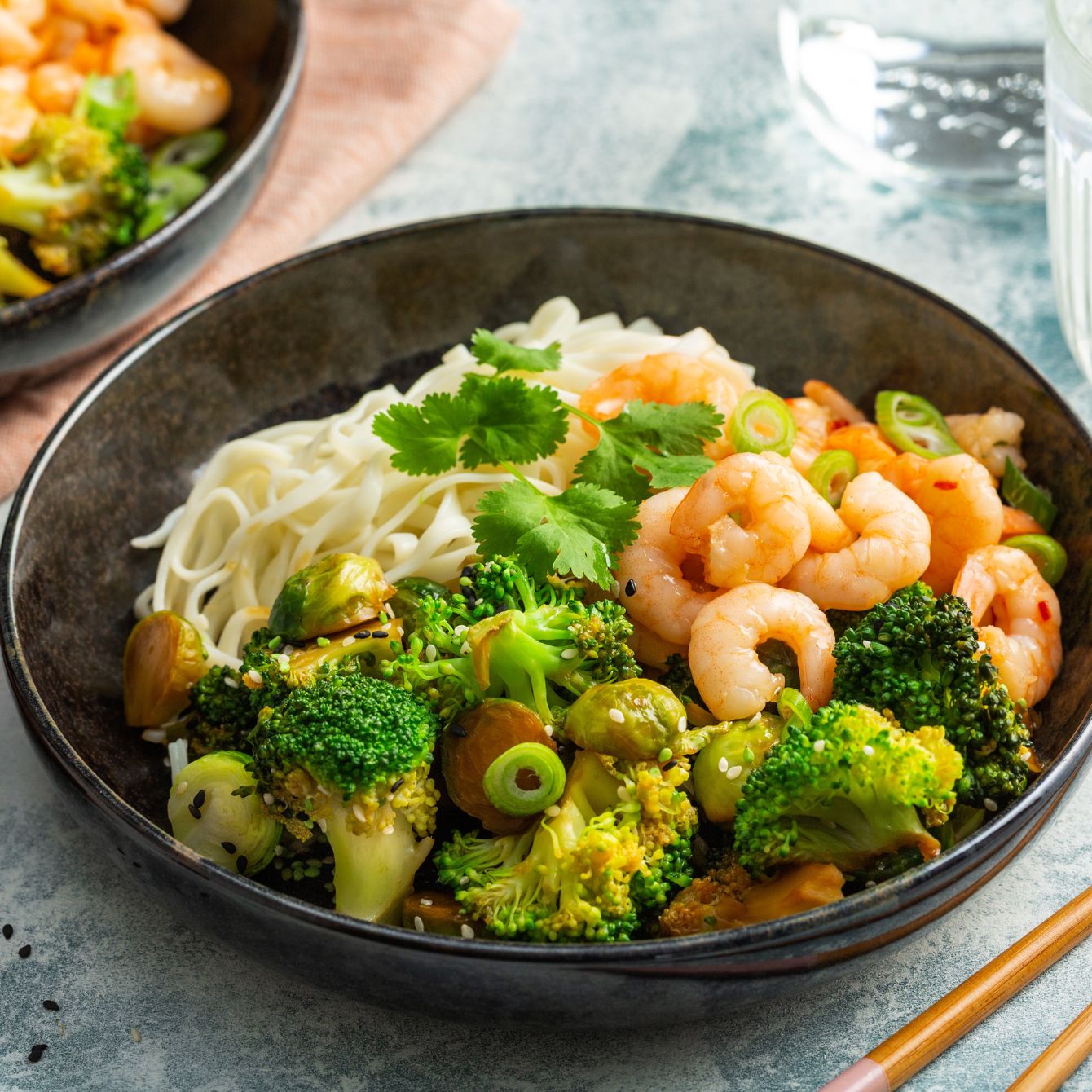 Daans sweet chili garnalen met Aziatische spruitjes