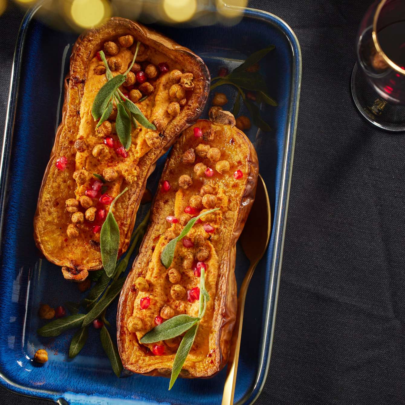 Geroosterde pompoen met krokante kikkererwten en salie