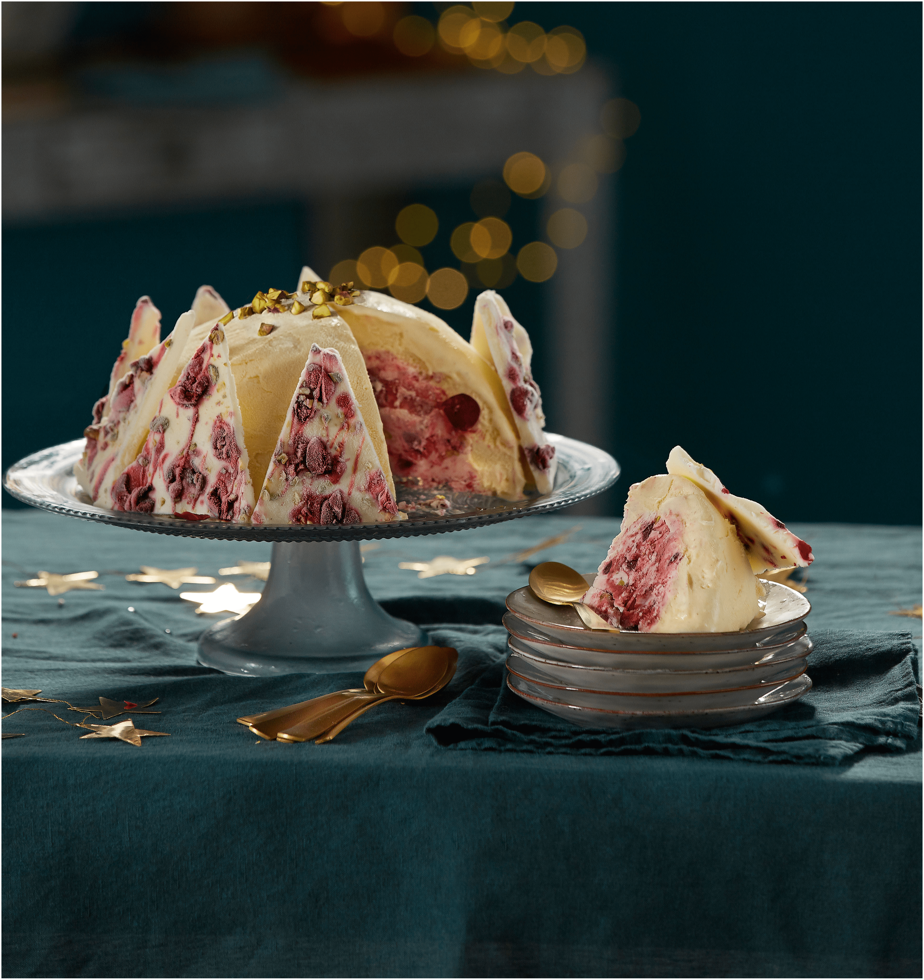 Vanille-kersenbombe met pistache en chocolade