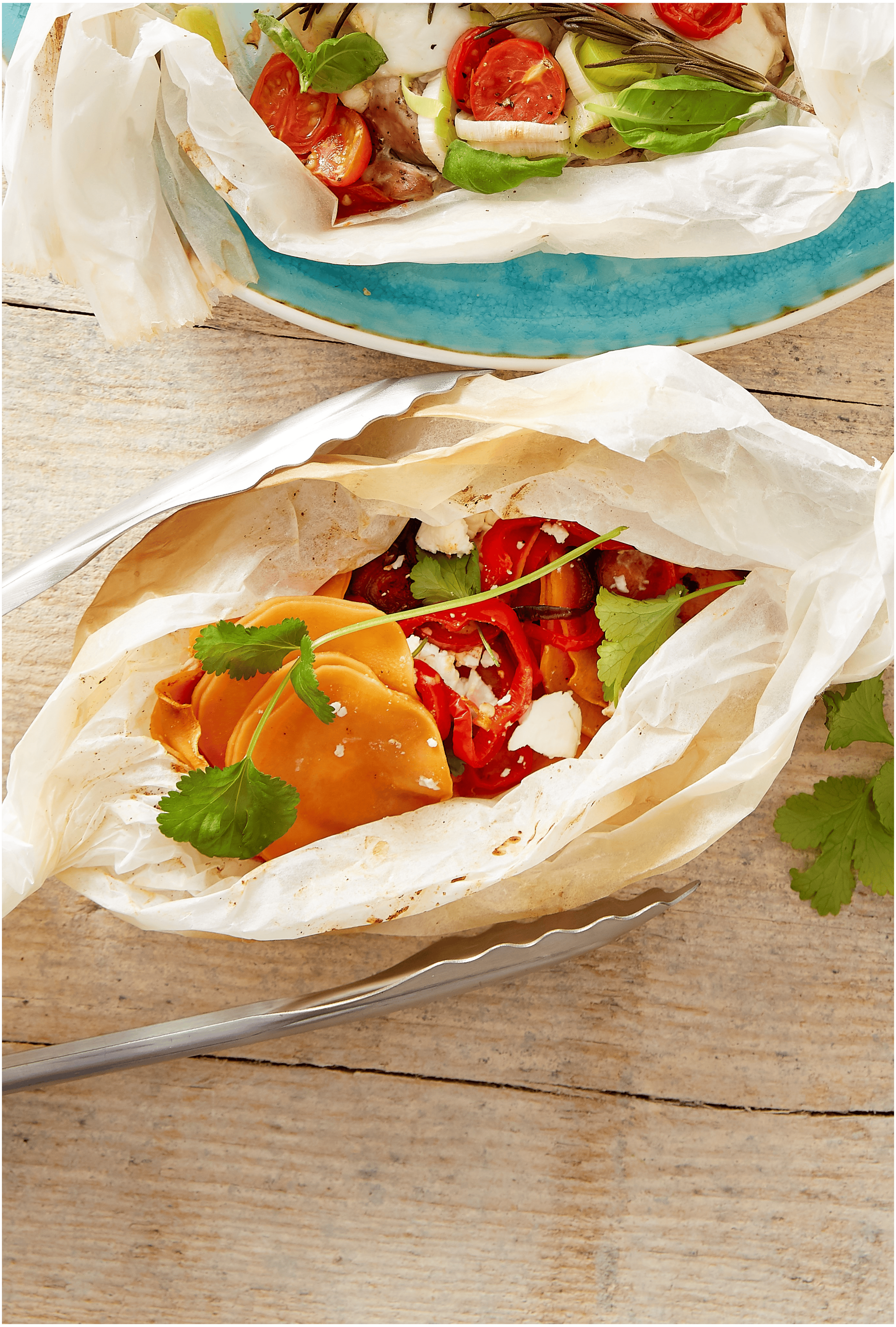 Zoete aardappelpakketje met paprika en feta