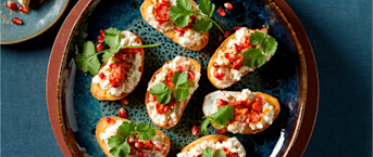 Bruschette met ricotta en granaatappel