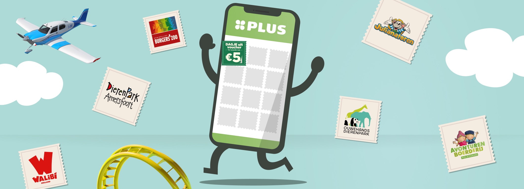 Smartphone met PLUS-logo en een spaarversneller, tussen stempels van populaire uitjes zoals Walibi, Burgers’ Zoo, en DierenPark Amersfoort.
