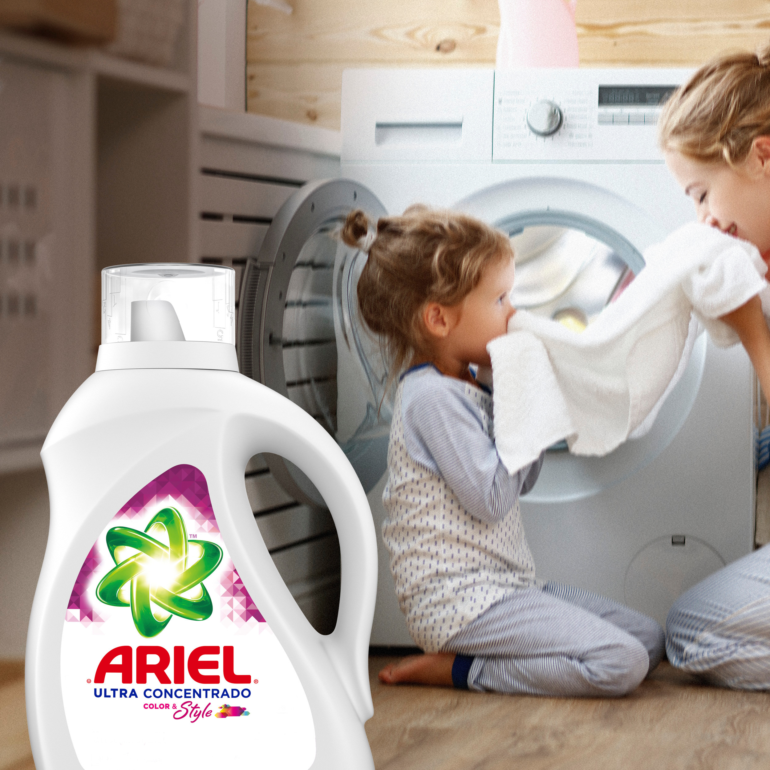 Detergente líquido para la ropa Ariel ultra concentrado SI1