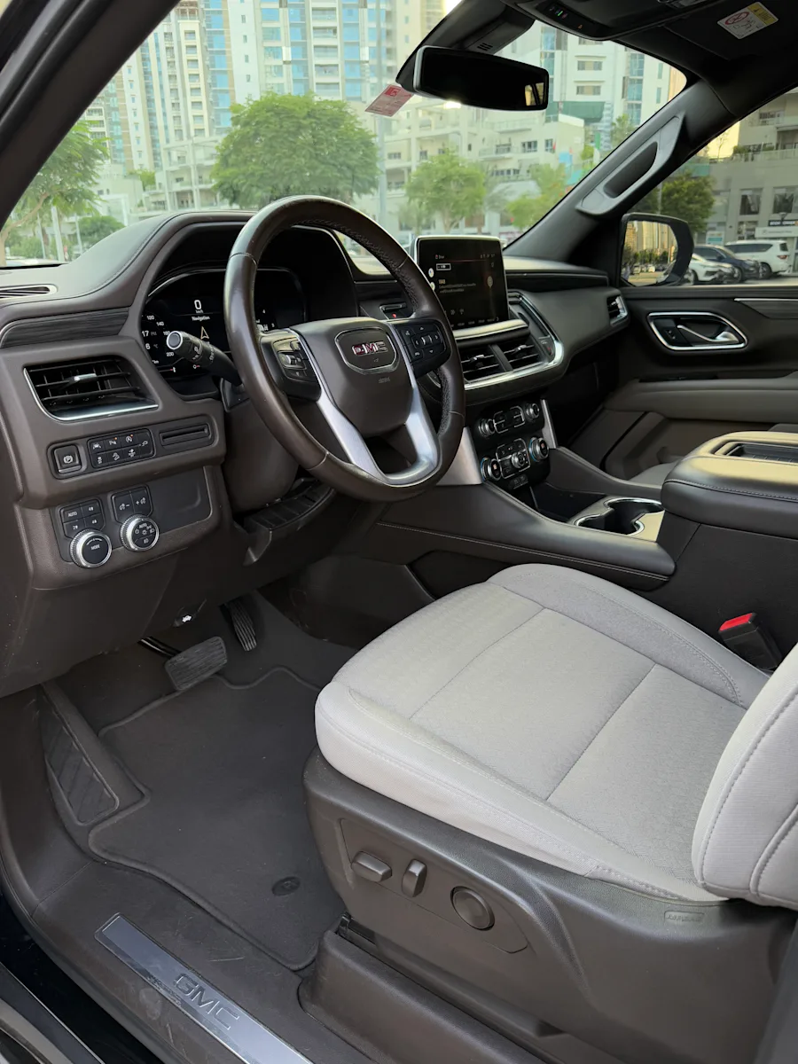 GMC Yukon Black 2022 2022 for rent in Dubai — photo 4 of 9