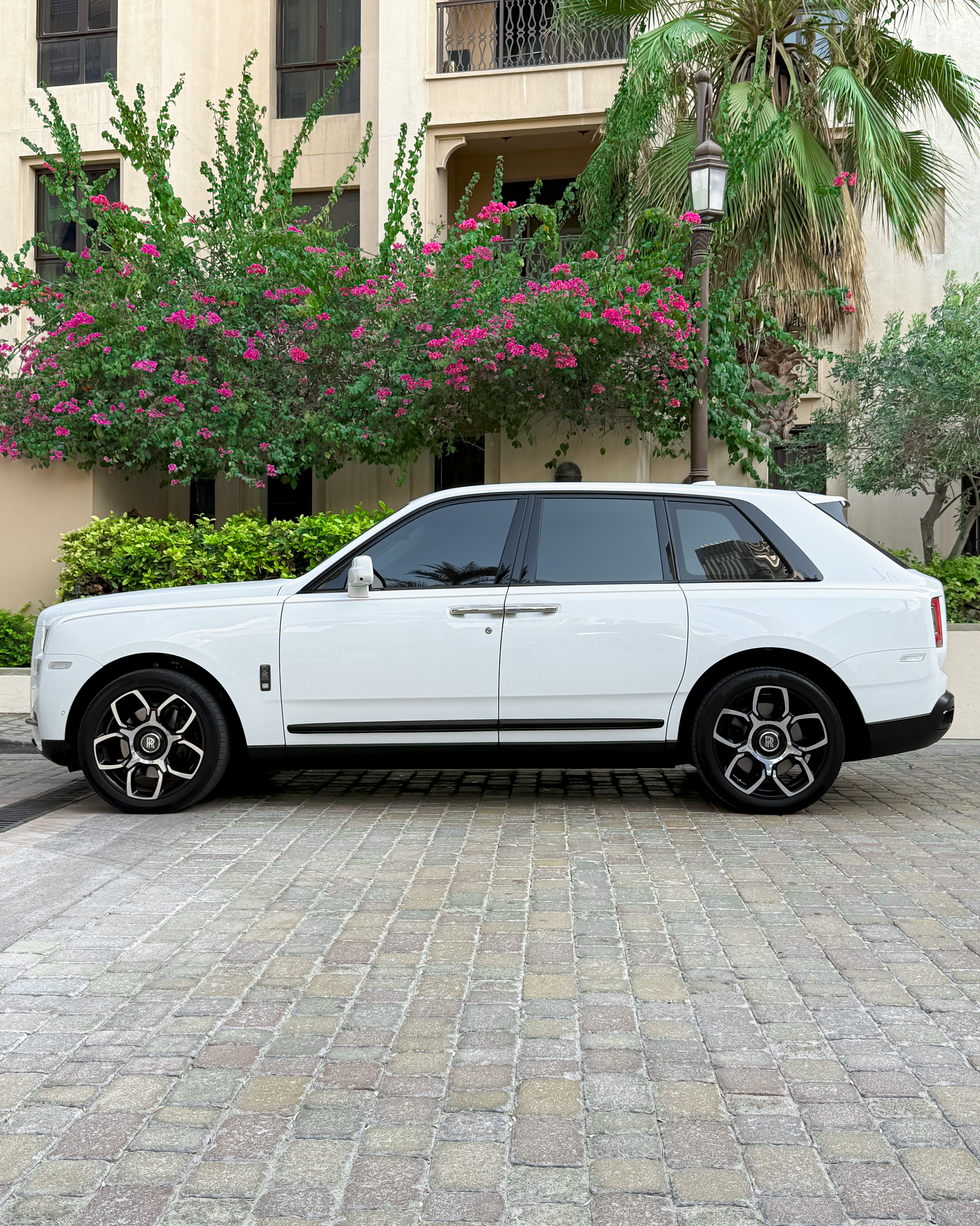 Rolls-Royce Cullinan Black Badge 2023 2023 for rent in Dubai — thumbnail 2
