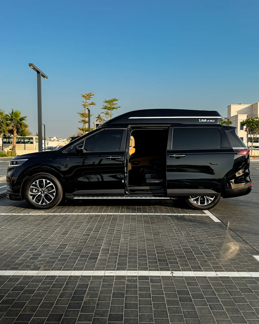 2023 Kia Carnival VIP: Luxury Meets Versatility 2023 for rent in Dubai — photo 3 of 8