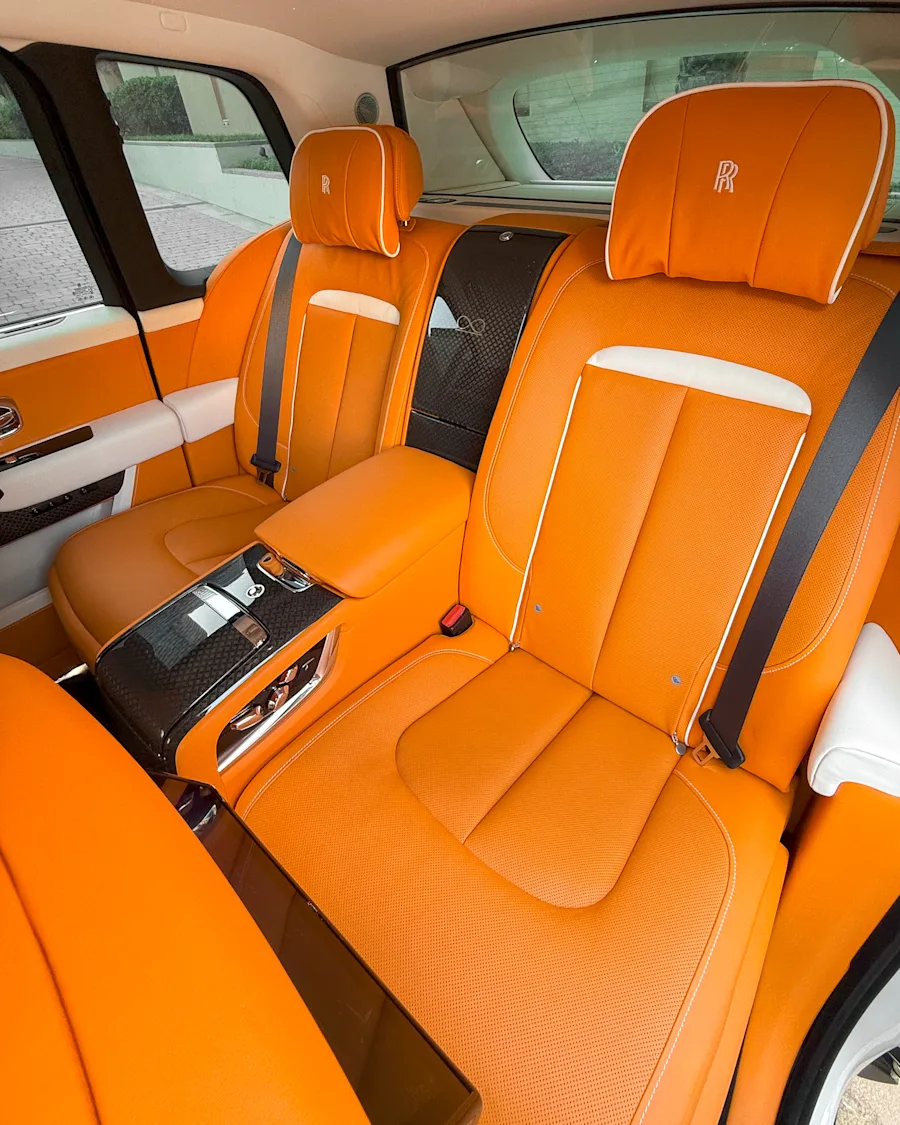 Rolls-Royce Cullinan Black Badge 2023 2023 for rent in Dubai — photo 7 of 9