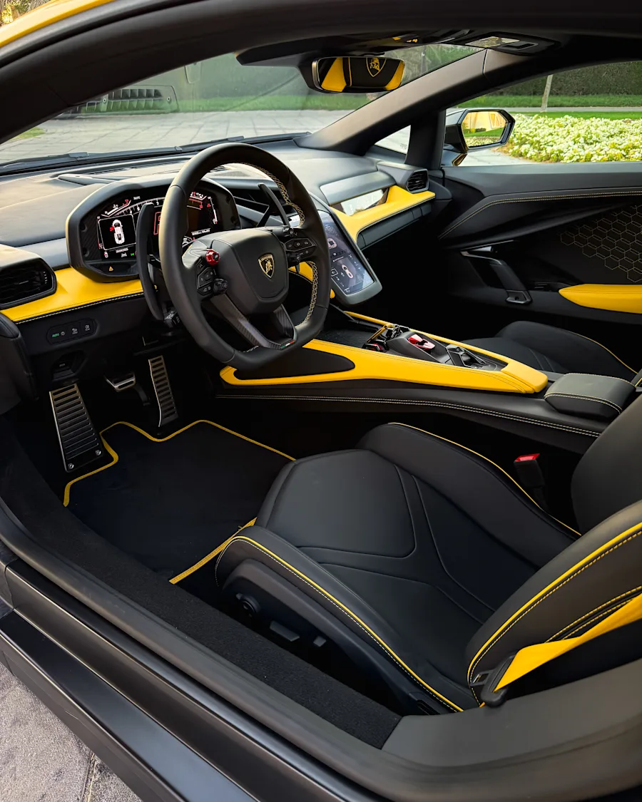 2024 Lamborghini Revuelto: The Apex of Performance 2024 for rent in Dubai — photo 8 of 10