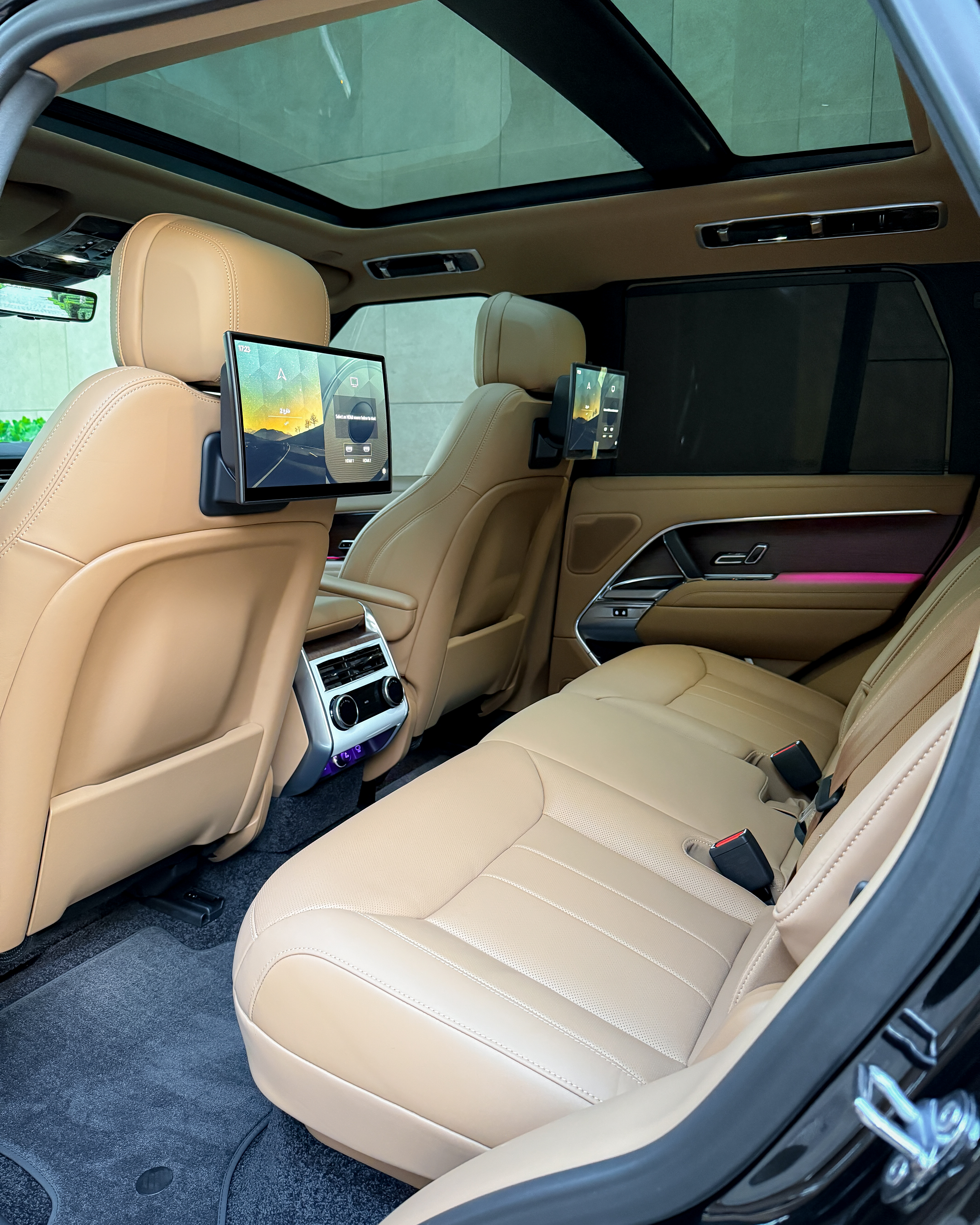 Range Rover Vogue Black 2024 2024 for rent in Dubai — thumbnail 10