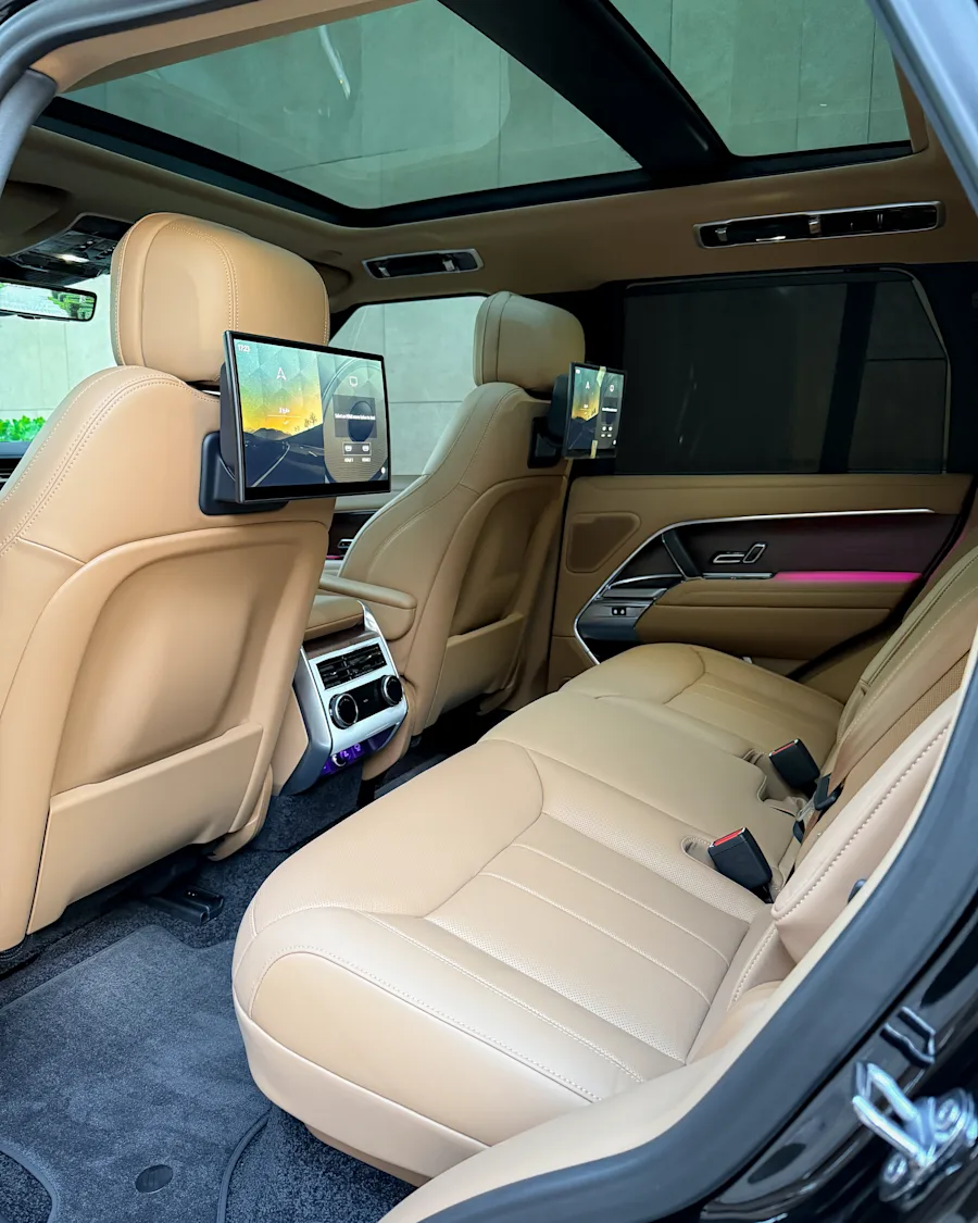 Range Rover Vogue Black 2024 2024 for rent in Dubai — photo 10 of 13