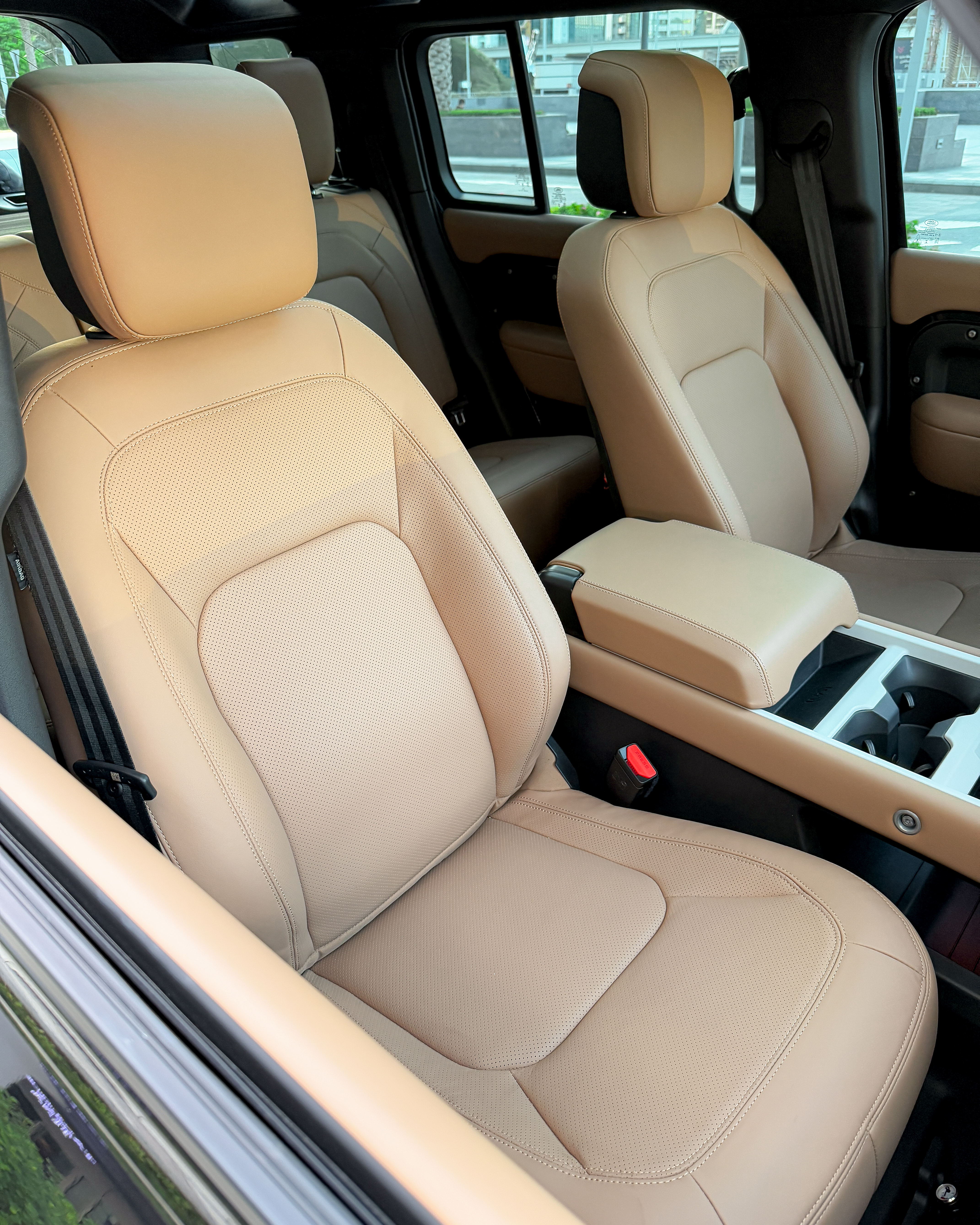 2025 Land Rover Defender Black 2025 for rent in Dubai — thumbnail 7