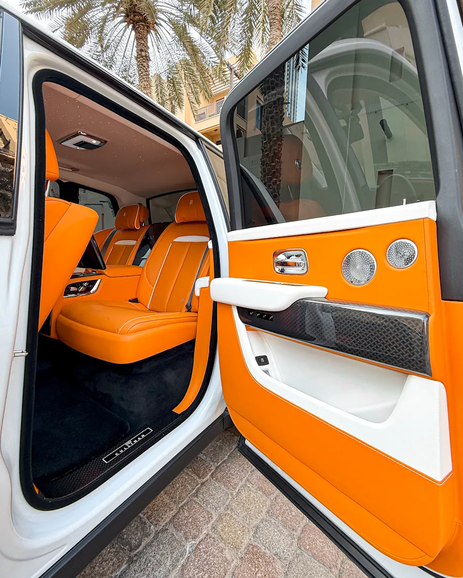 Rolls-Royce Cullinan Black Badge 2023 2023 for rent in Dubai — photo 6 of 9