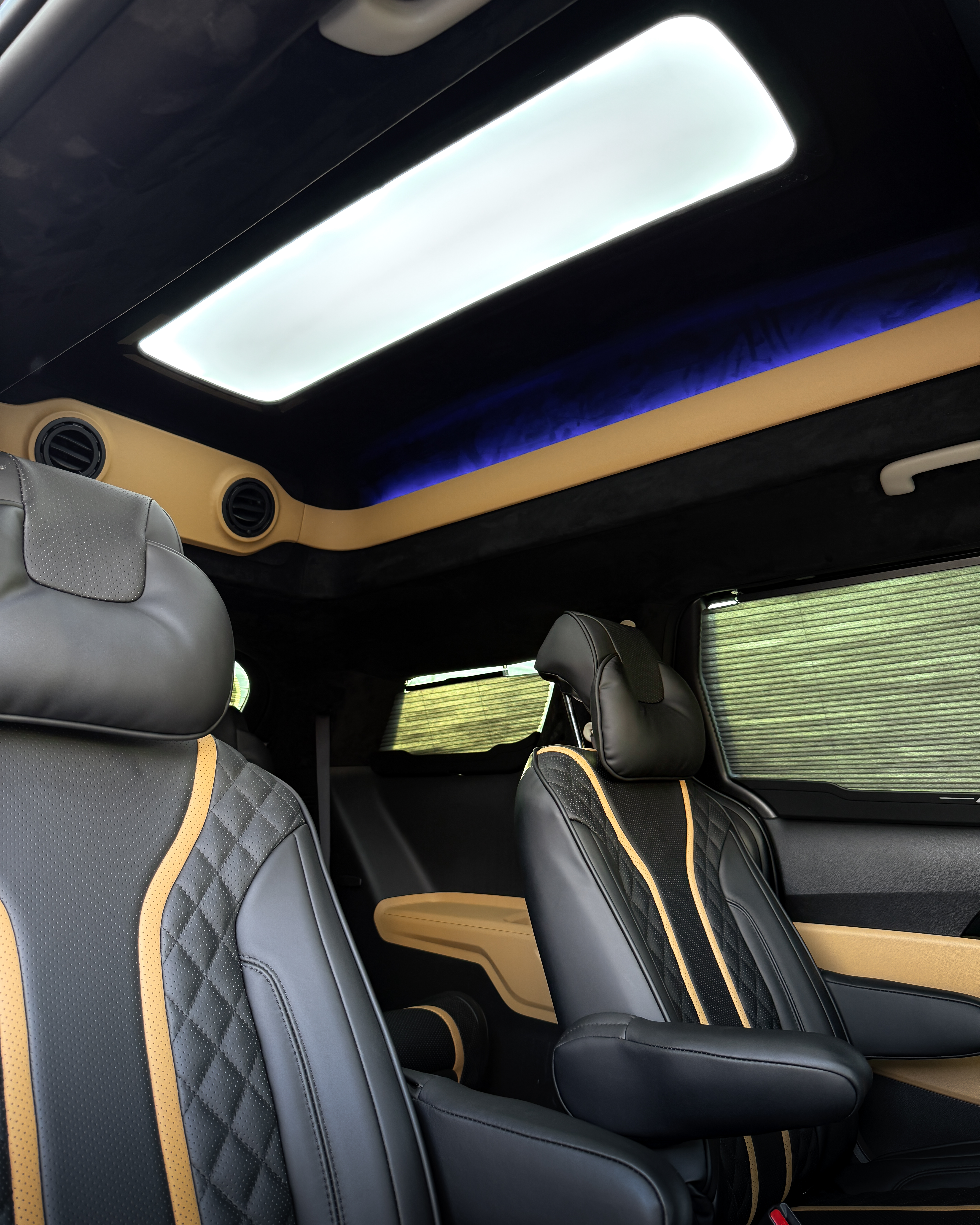 2023 Kia Carnival VIP: Luxury Meets Versatility 2023 for rent in Dubai — thumbnail 6
