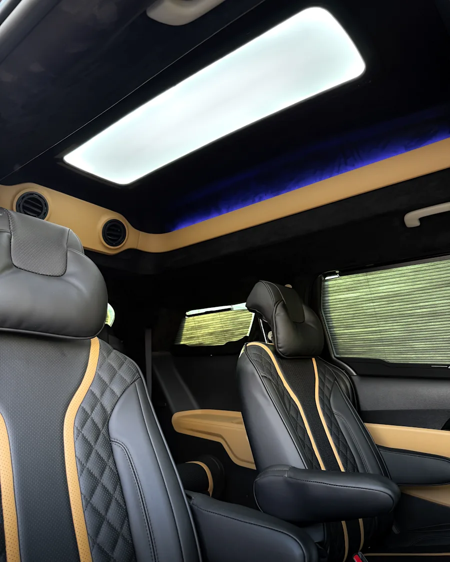 2023 Kia Carnival VIP: Luxury Meets Versatility 2023 for rent in Dubai โ photo 6 of 8