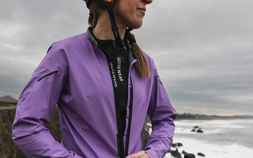 SS24 / 101065 / Spinshift GTX Jacket Womens / Image Gallery Up / 2