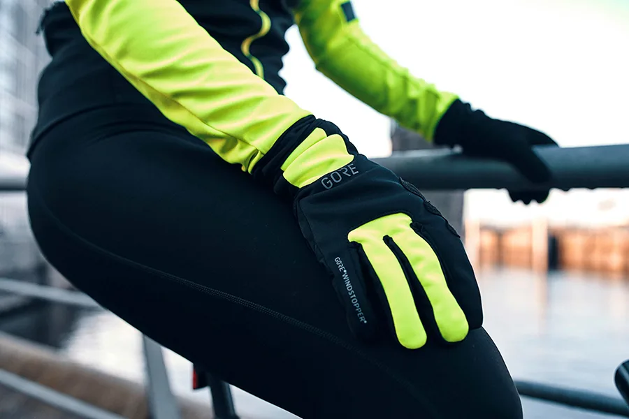 FW22 / 100491 / M GORE WINDSTOPPER Thermo Gloves / Image Gallery Up / 1