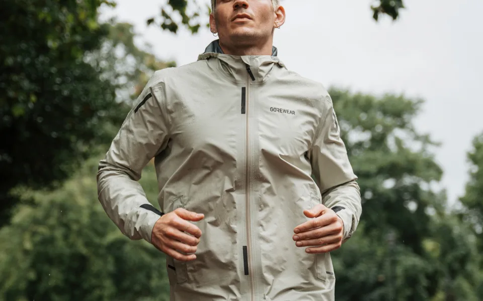 SS24 / 101066 / Concurve GTX Jacket Mens / Image Gallery Up / 3