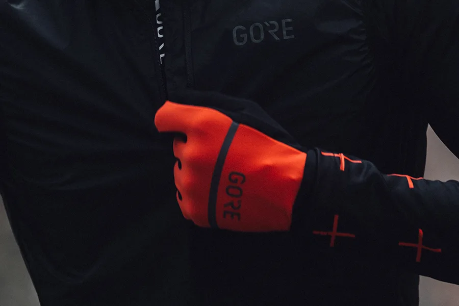 FW22 / 100508 / R3 Gloves / Image Gallery Up / 1
