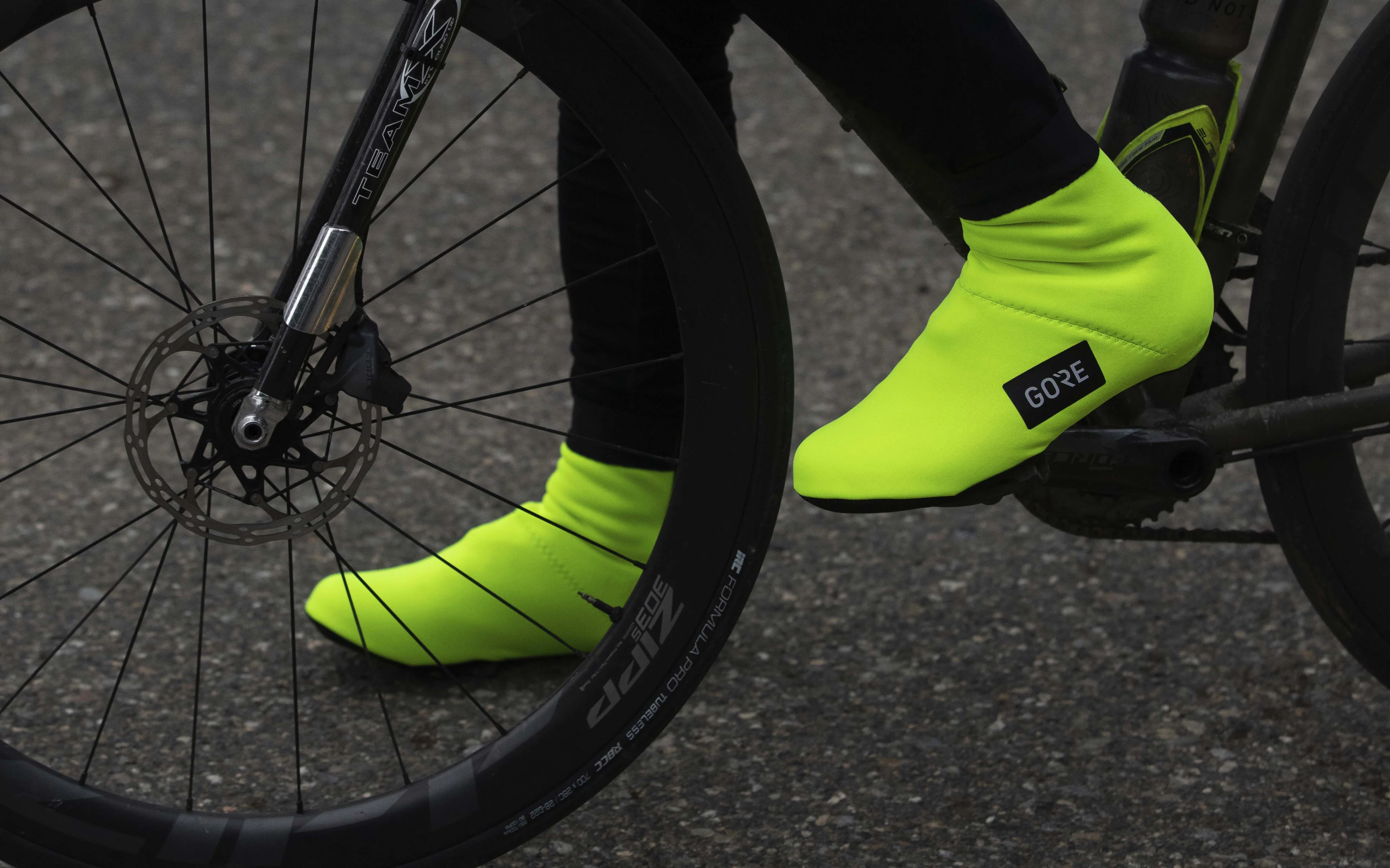 FW22 / 100827 / Shield Thermo Overshoes / Image Gallery Up / Yellow