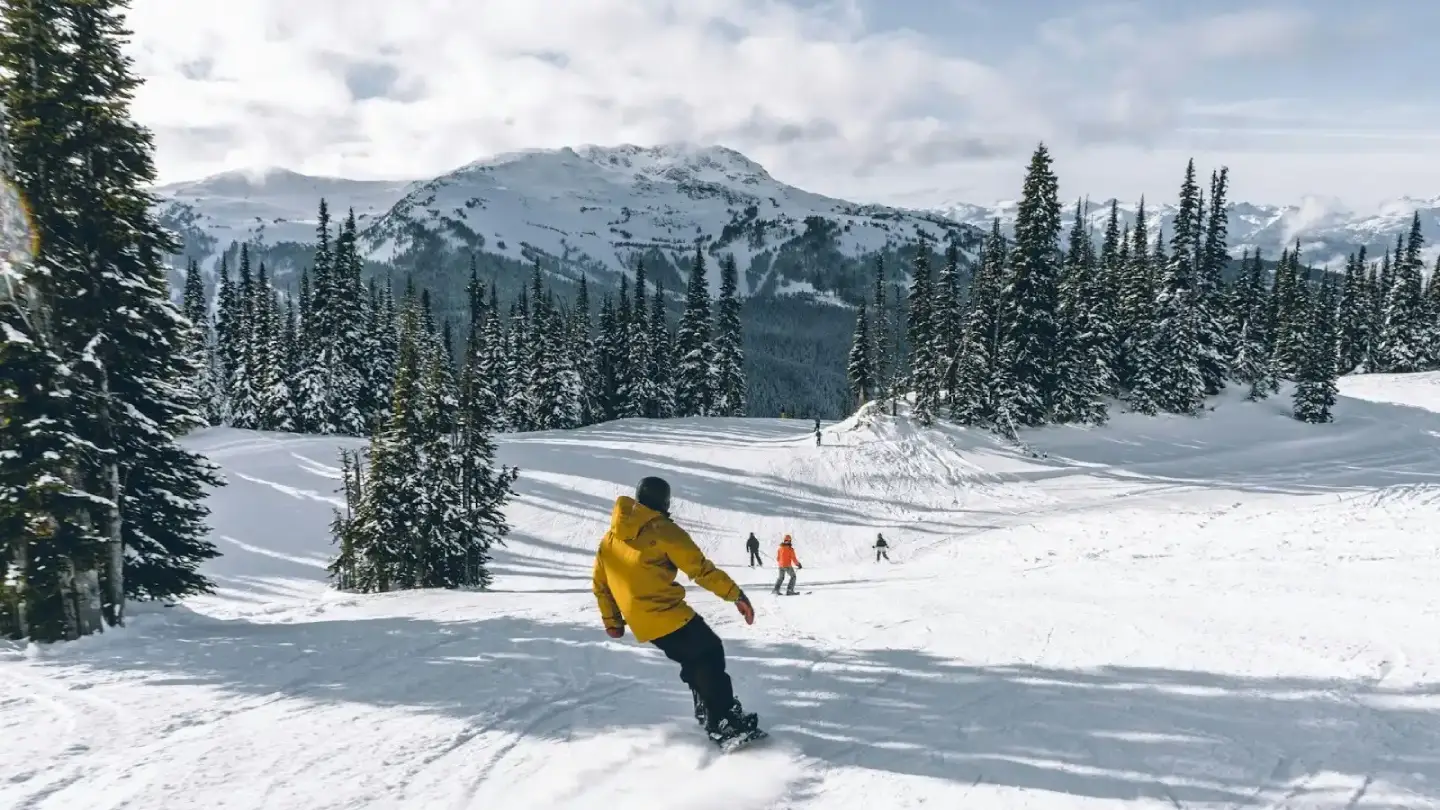 Le guide des stations de ski au Canada et en France