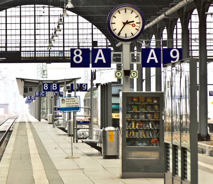 bahn-bahnhof 360x311px