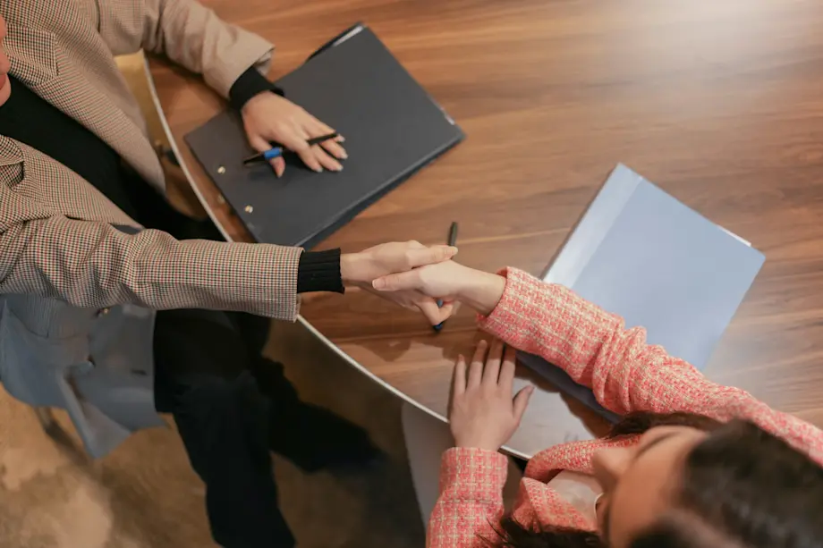 KI Social Media im Recruiting: Stellenanzeigen, Snippets & Antworten