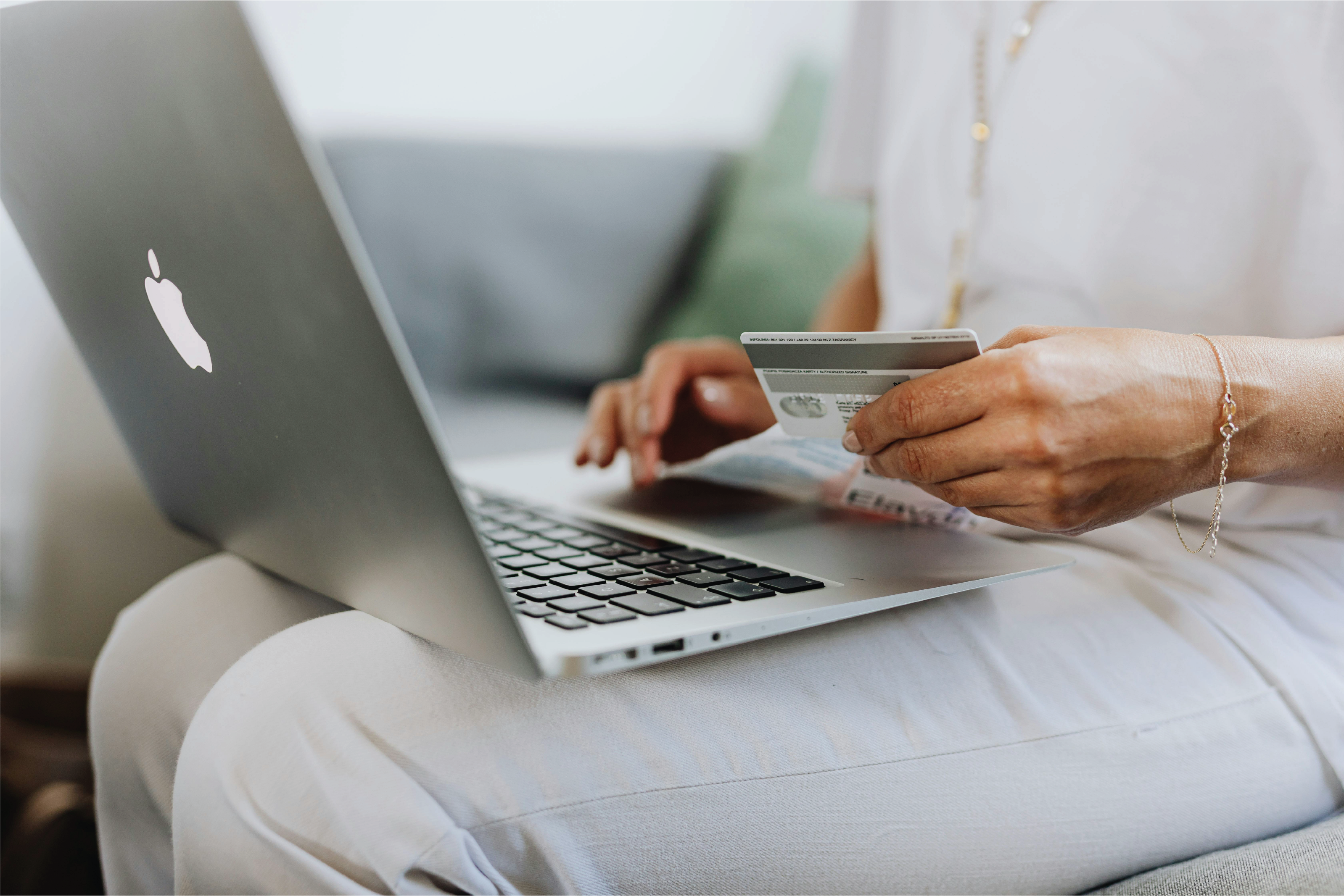 Shop Smarter: 5 Advantages of Credit Cards for Online Shopping