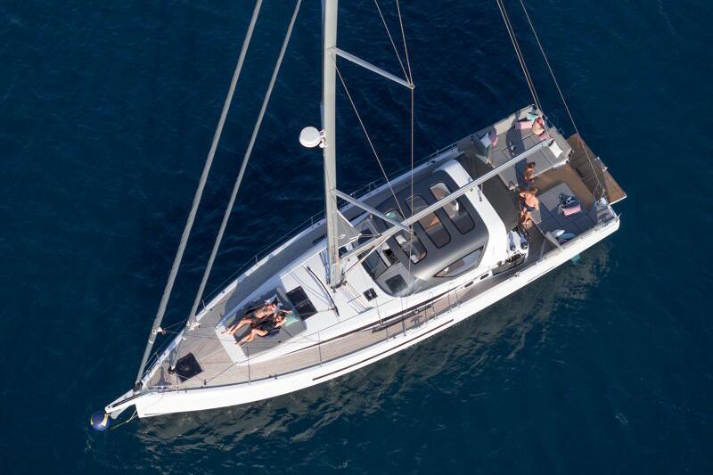 Above sail cruiser Jeanneau 55
