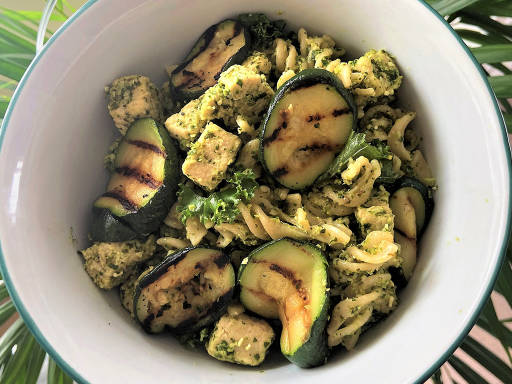 Vegetables and pasta that are presented in a bowl.