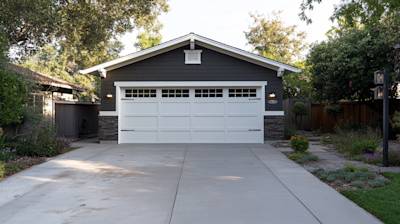 Detached Garage: Maximize Space and Functionality