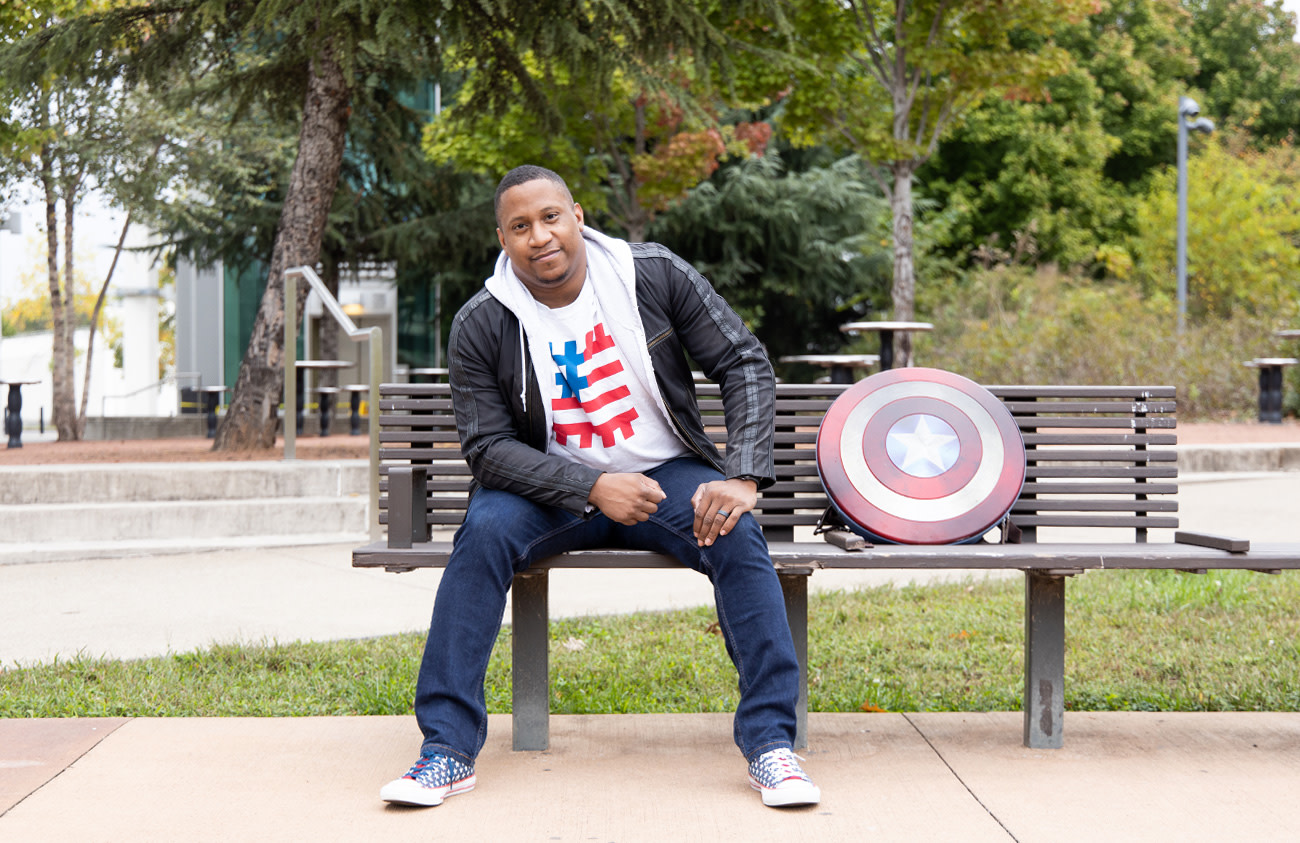 Photo of Jerome Hardaway sitting on a bench park.