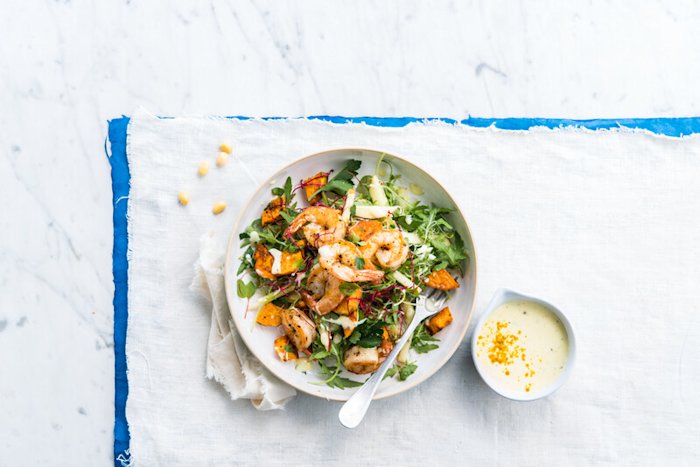 Salade met scampi's en zomerse currydressing 