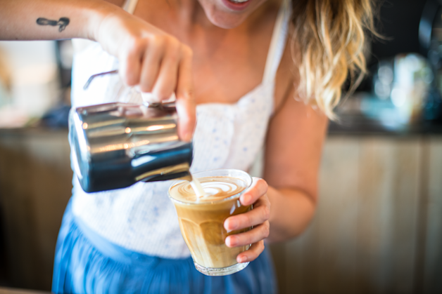 Het eerste rondje is van ons