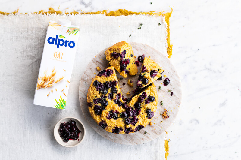 Blueberry polenta cake | Alpro