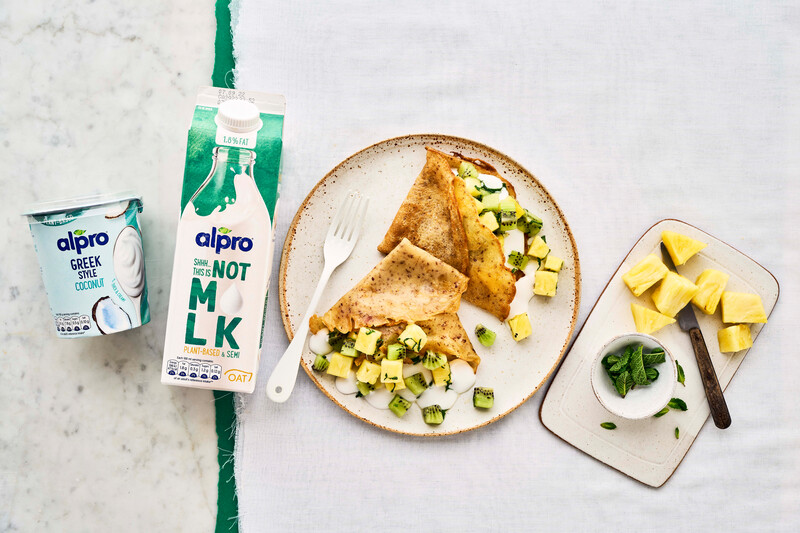 recette-cr-pes-noix-de-coco-ananas-et-kiwi-alpro