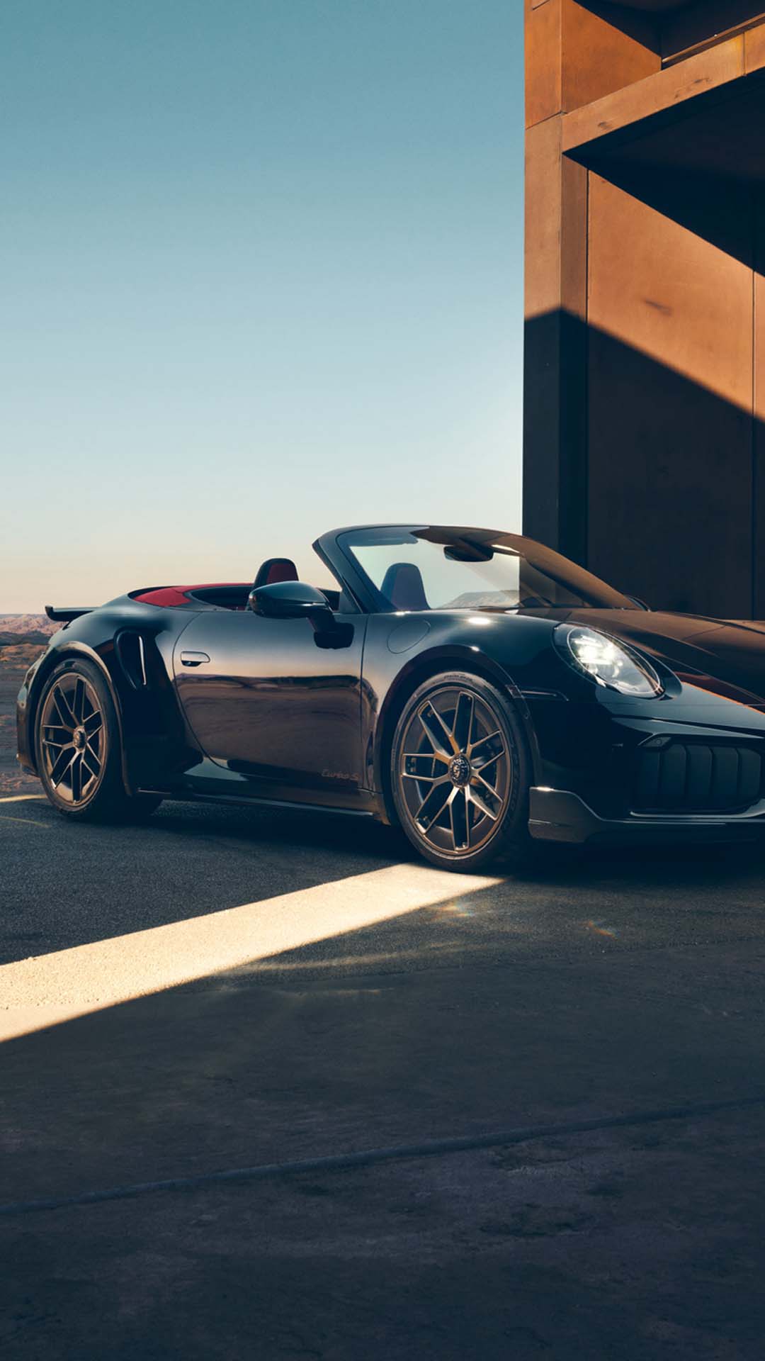 Front three quarters view of Porsche 911 Turbo S Cabriolet