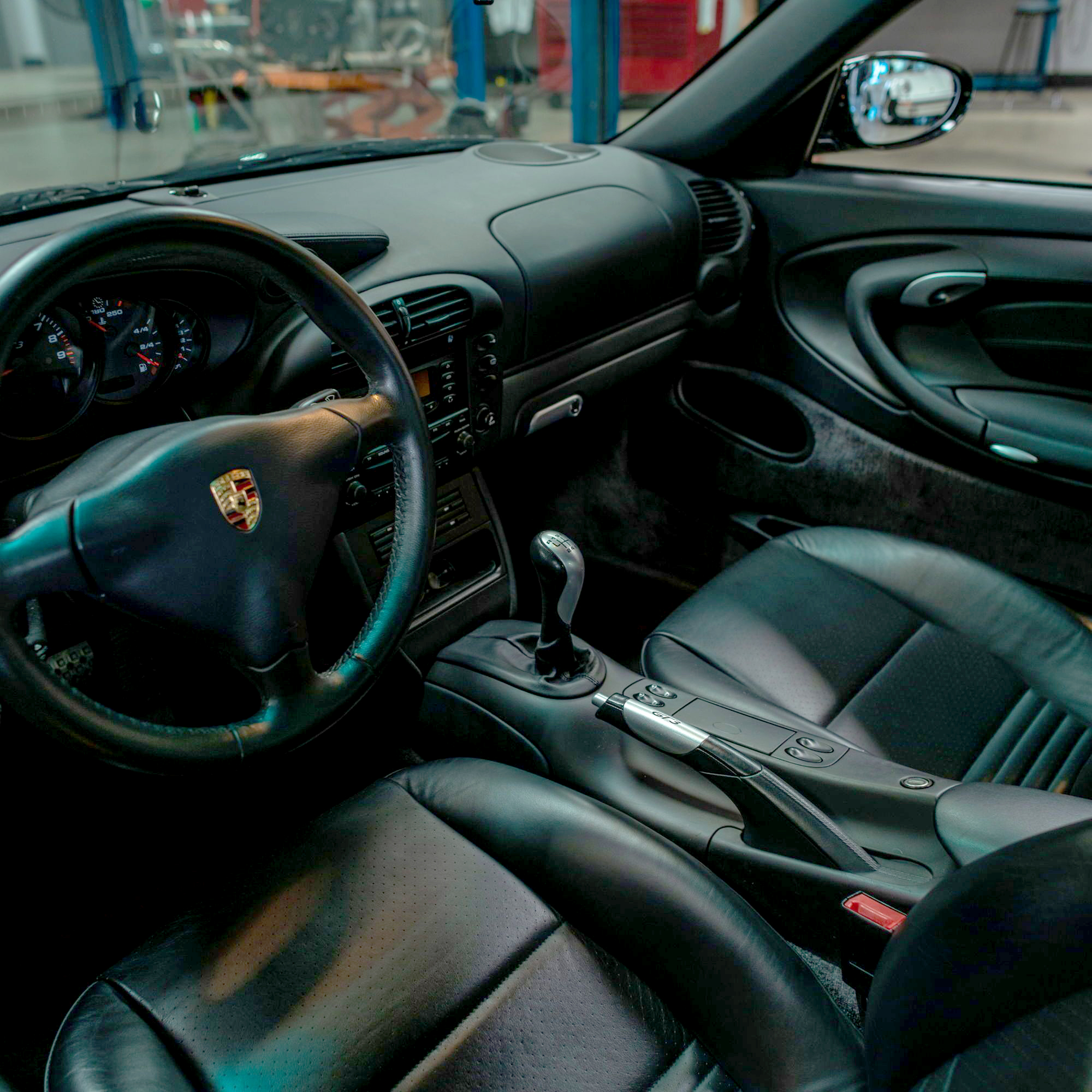 Black leather interior of 911 (996) GT3