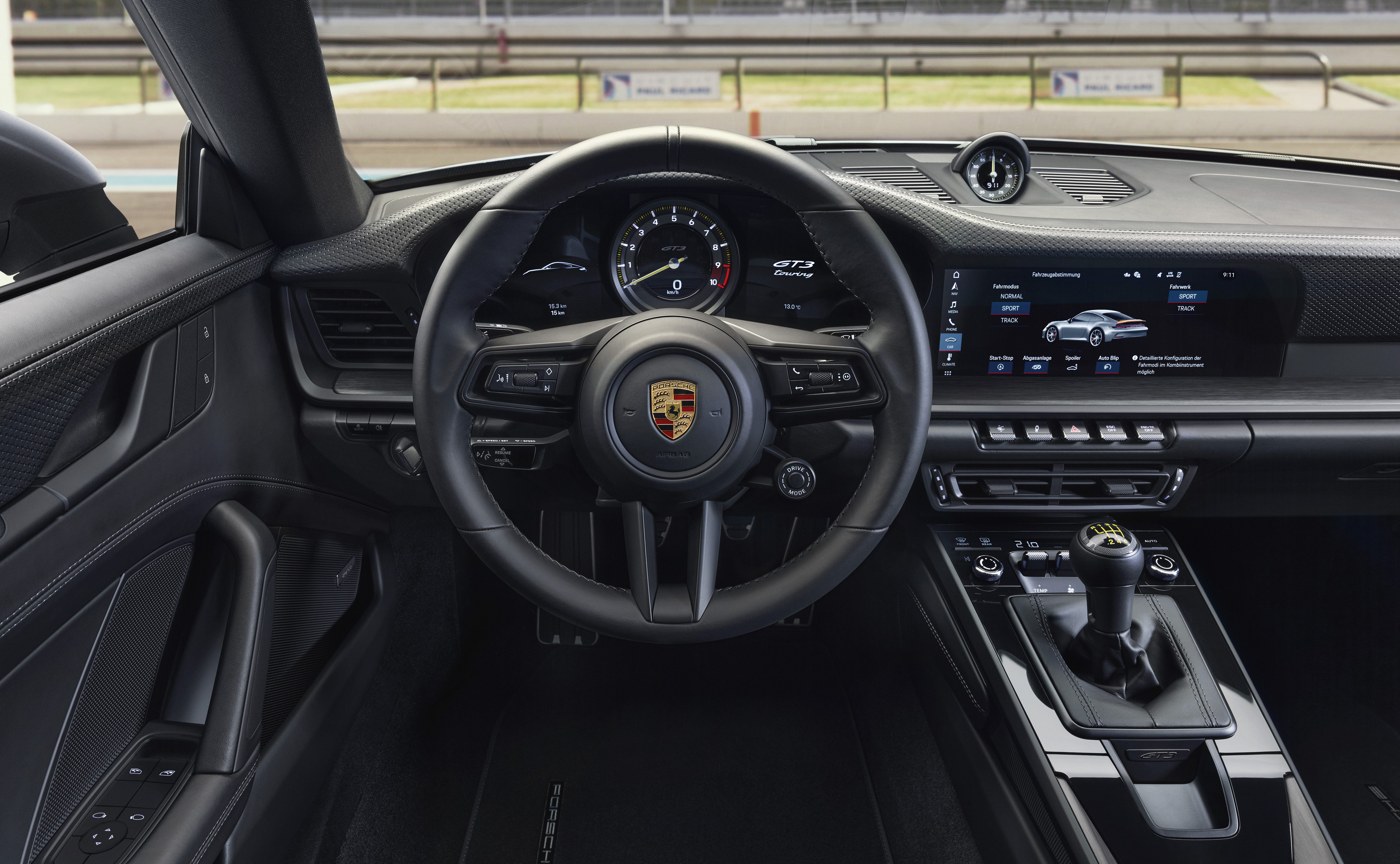 View from driver’s seat of 911 GT3 with Touring Package