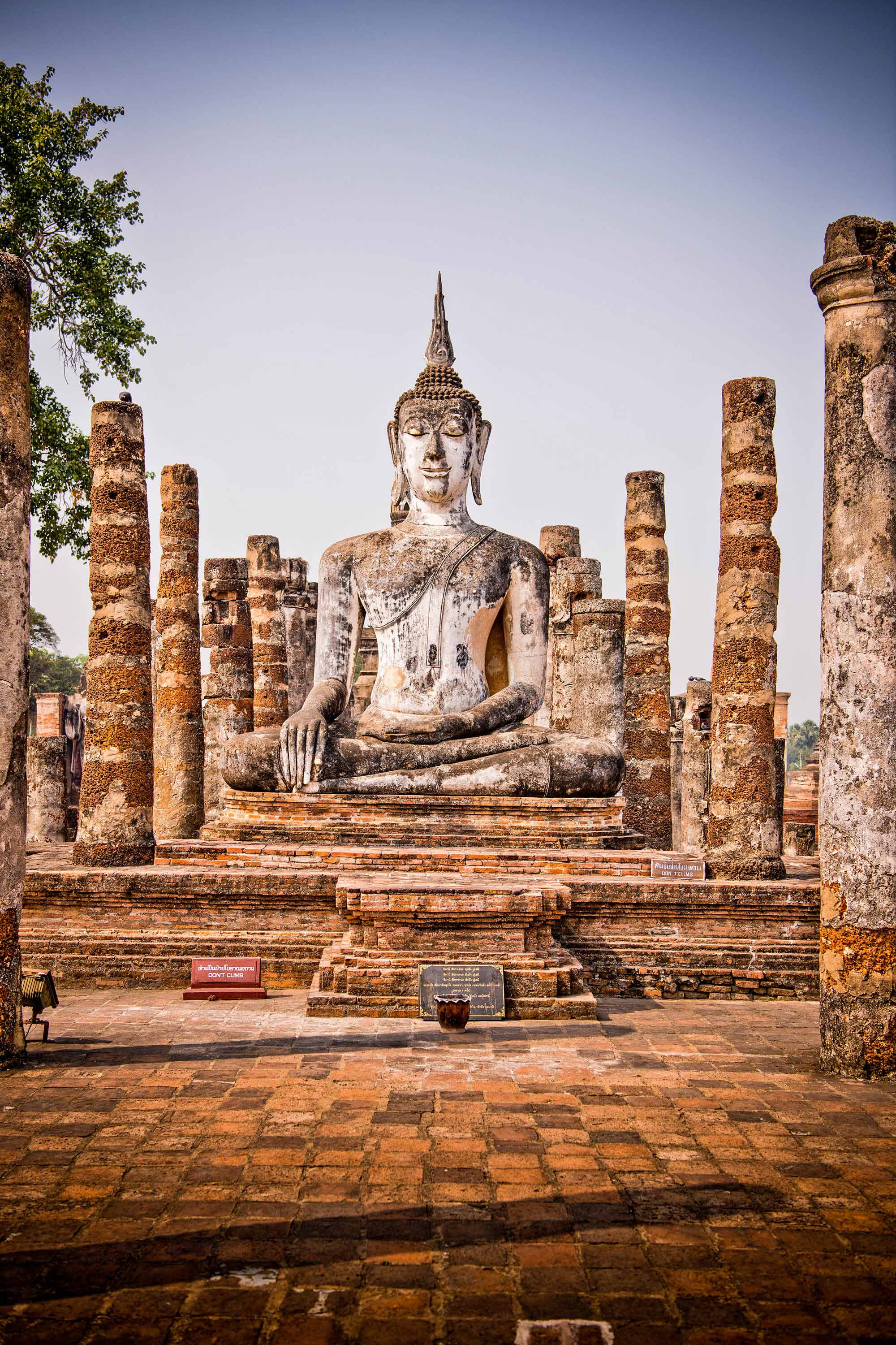 Huge Buddha statue between pillars