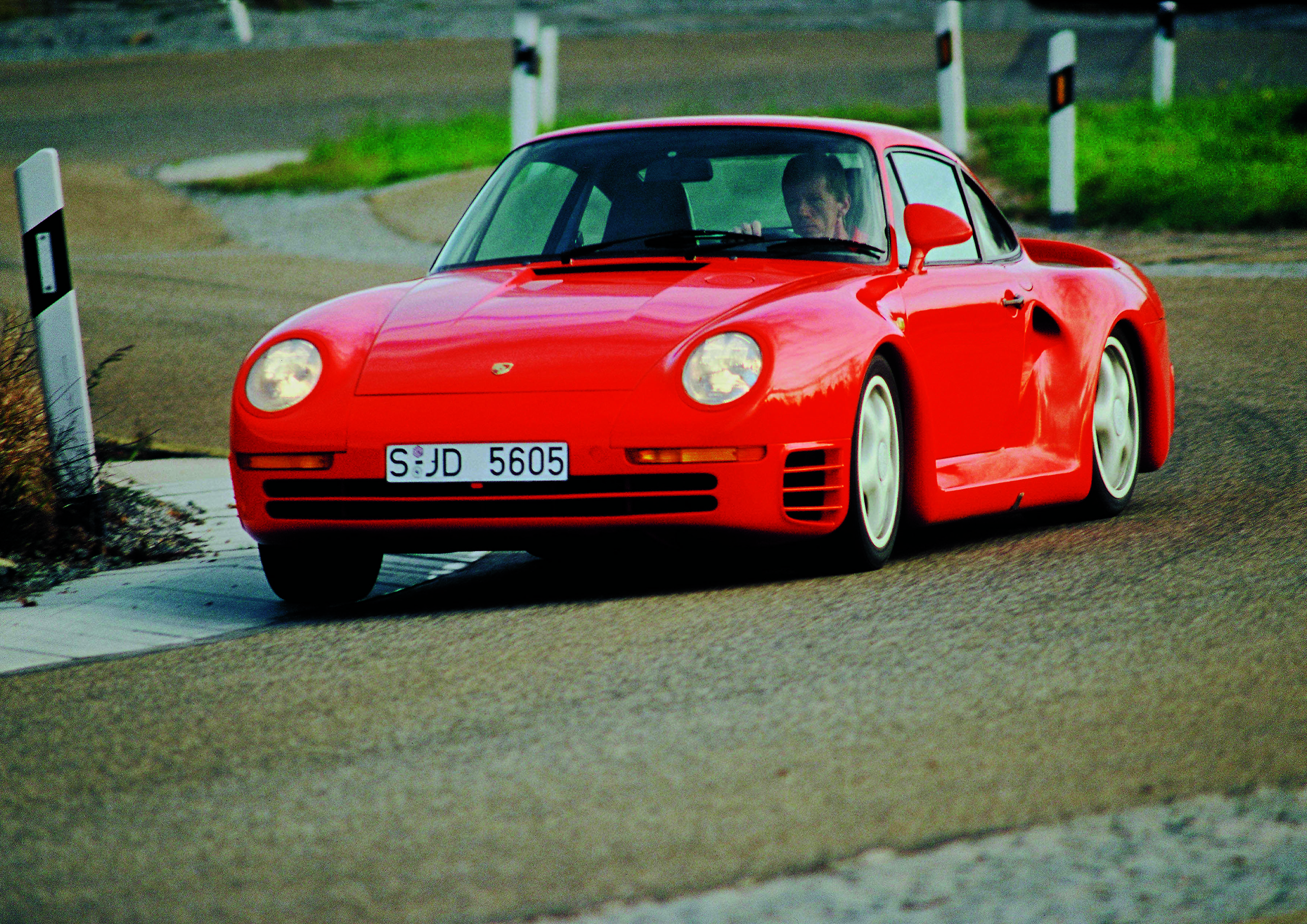 Red Porsche 959 cornering, Walter Röhrl at the wheel