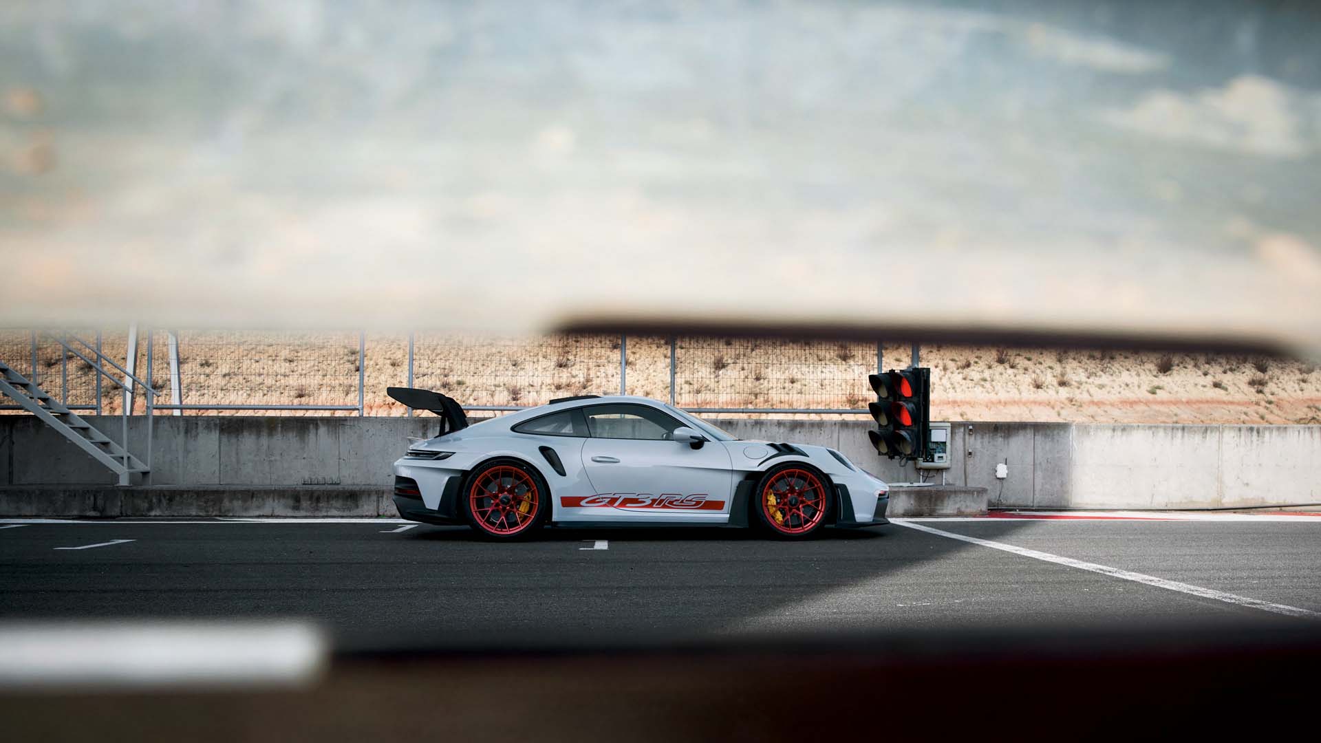 Porsche 911 GT3 RS side view racetrack wallpaper desktpp 7