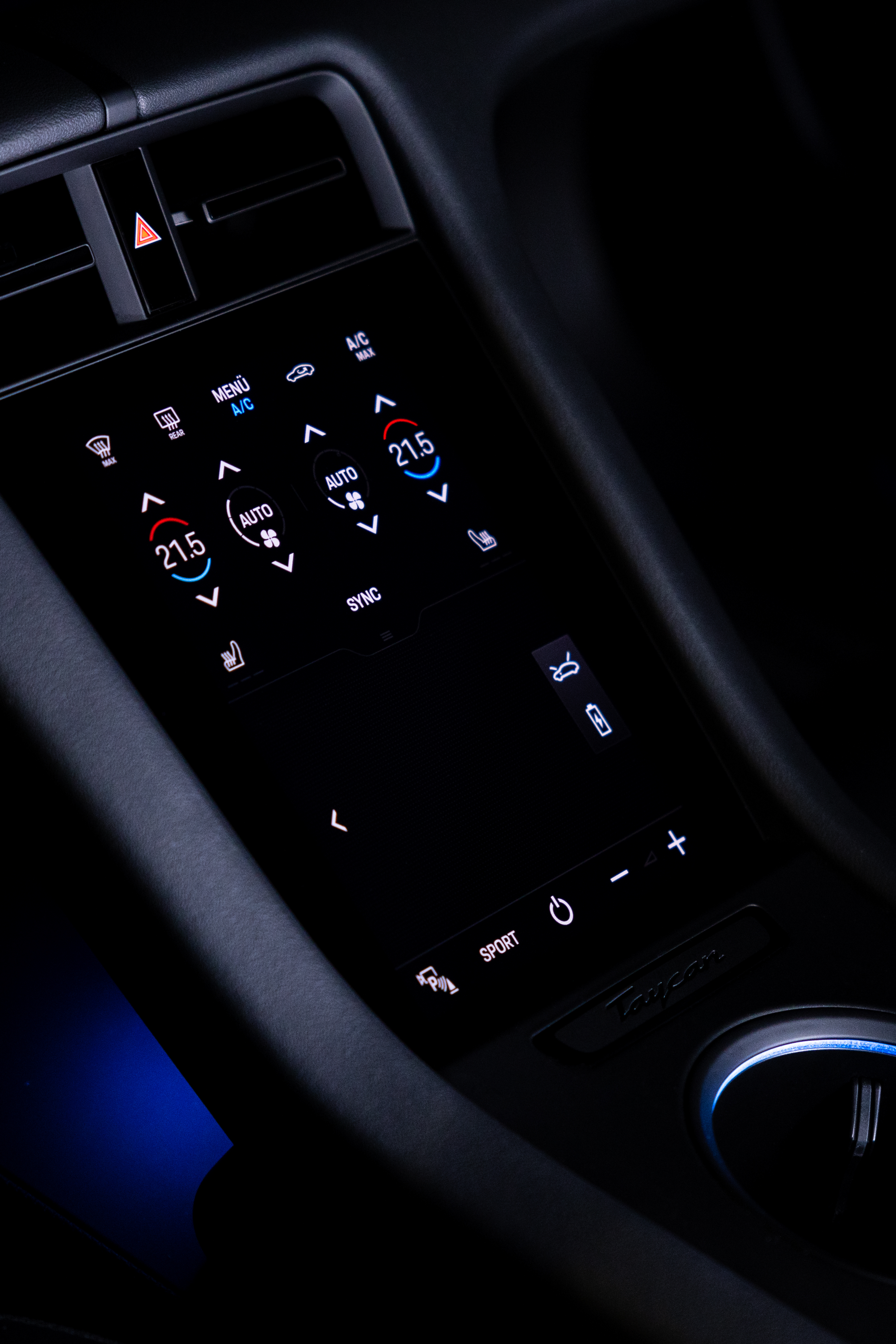 Centre console of touchscreen display of Porsche Taycan 4S