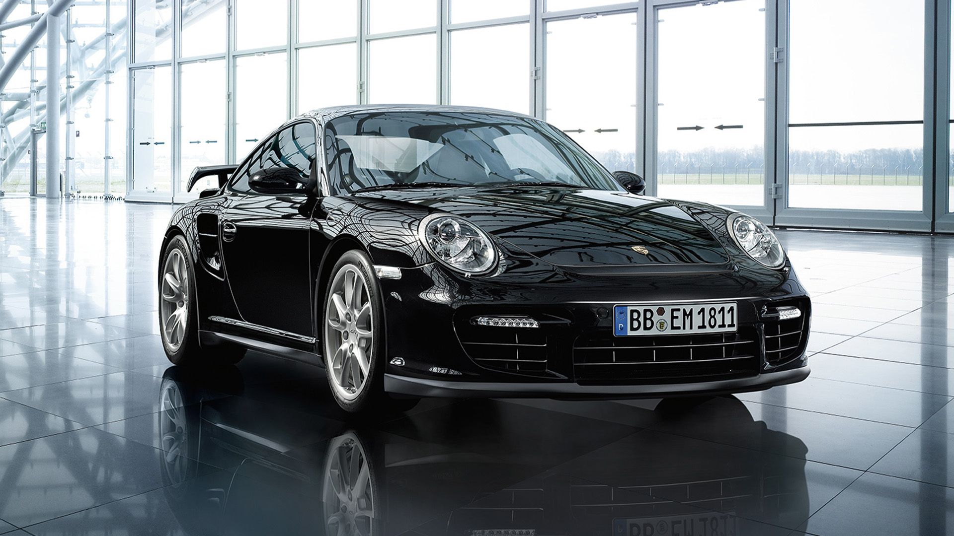 Porsche 911 GT2 type 997 black inside glass storage space_desktop