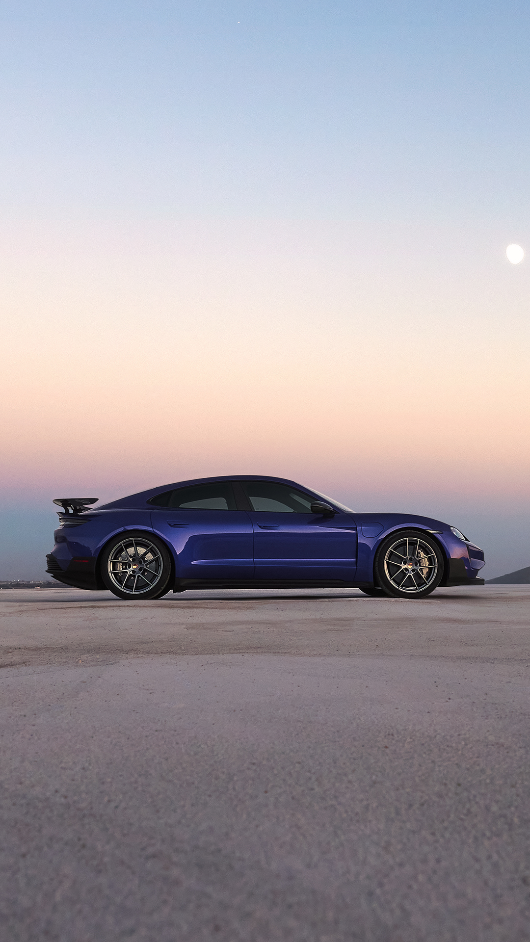 Porsche Taycan Turbo GT with Weissach Package mobile 1