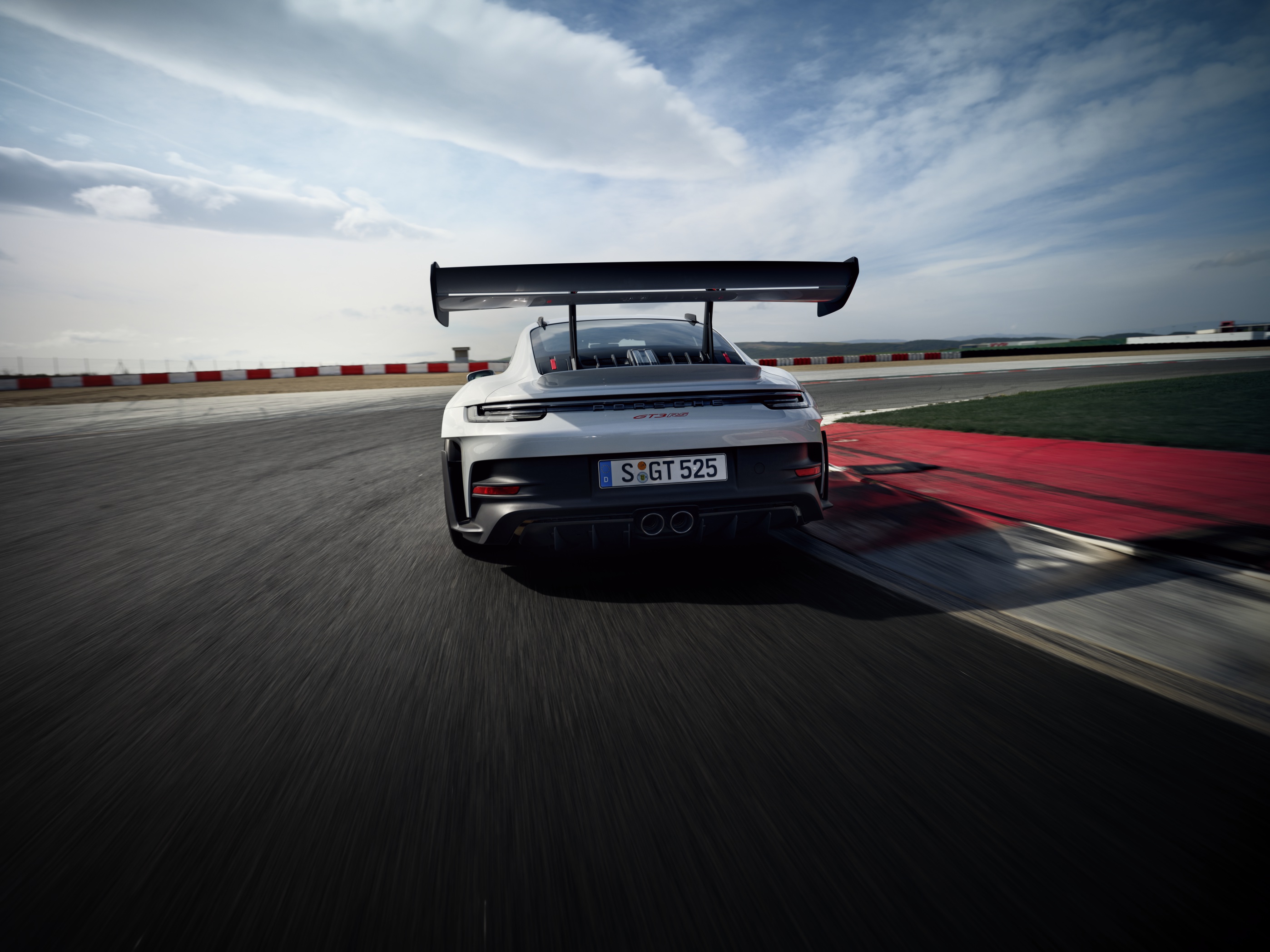 Porsche 911 GT3 on track – view of rear wing